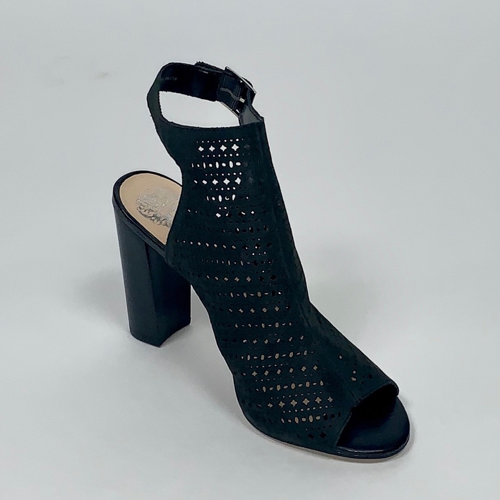 VINCE CAMUTO BLOCK HEEL SANDALS